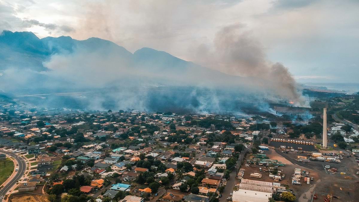 Lahainaluna neighborhood on fire as Hurricane Lane approaches