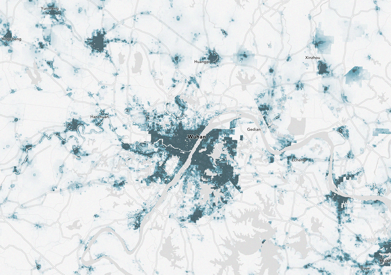 Mapa de concentración de Wuhan (China), con los núcleos en color verde azulado sobre fondo blanco.