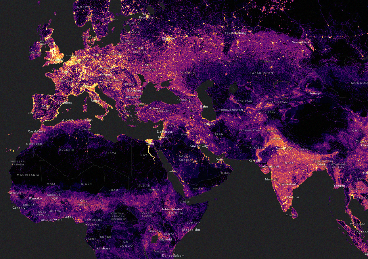 ヨーロッパ、アジア、アフリカの各部の密度マップ。紫色と黒色の背景にクラスターが輝く金色で表示されている
