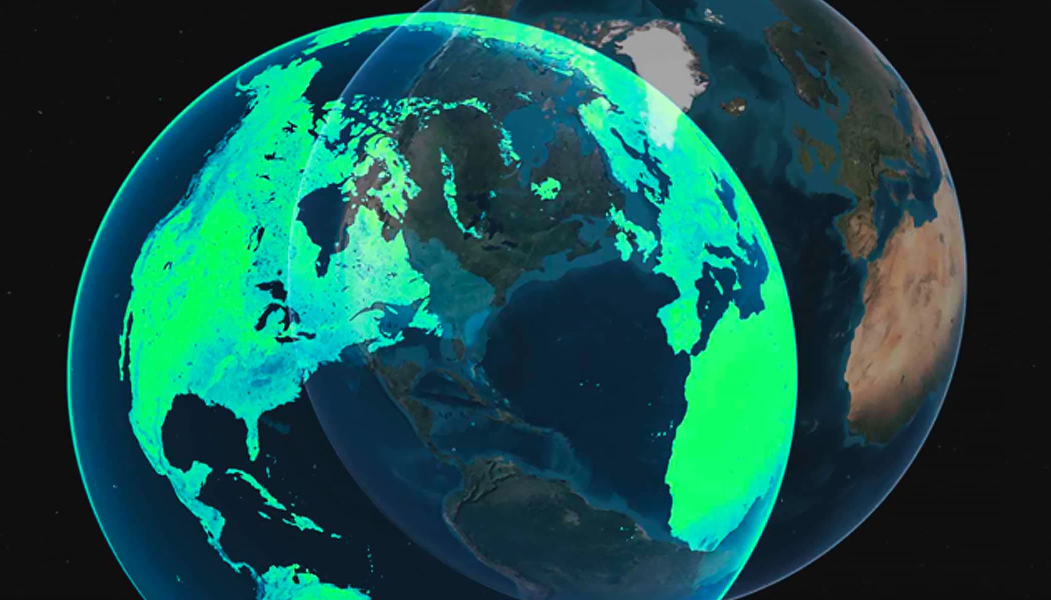 Rendu 3D de la Terre dans lequel l’Amérique du Nord et l’Amérique du Sud sont représentées en vert vif, devant un rendu plus réaliste de la Terre, représentant le stockage numérique des données concernant la Terre 