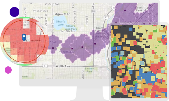 Monitor informático que muestra mapa callejero y áreas destacadas en púrpura y rojo