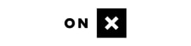 검은색 문자로 회사명을 표시한 onX 로고