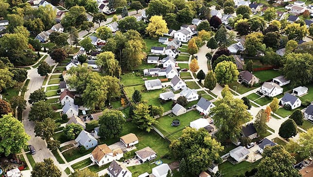 郊外の住宅街の航空画像