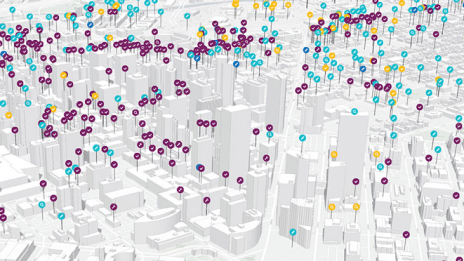 Um modelo 3D com edifícios cinza e pontos de dados roxos e verdes espalhados mostrando o status dos projetos em toda a cidade