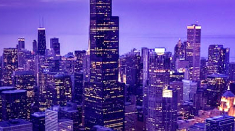 Paysage urbain de nuit avec des grands bâtiments et des gratte-ciel éclairés