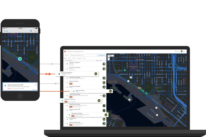 Immagine dello schermo di un computer portatile e di un telefono cellulare che visualizzano mappe stradali di coordinamento contro uno sfondo bianco