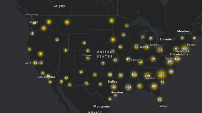로케이션 인텔리전스를 사용하여 공간적 라인에 따른 격차를 파악하는 미국 NAACP 사무소 위치의 맵