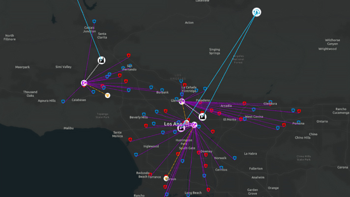Mappa di un dashboard con i dati di sequestro di droghe, comprendente una mappa colorata degli USA accanto a vari diagrammi ed elenchi di dati correlati